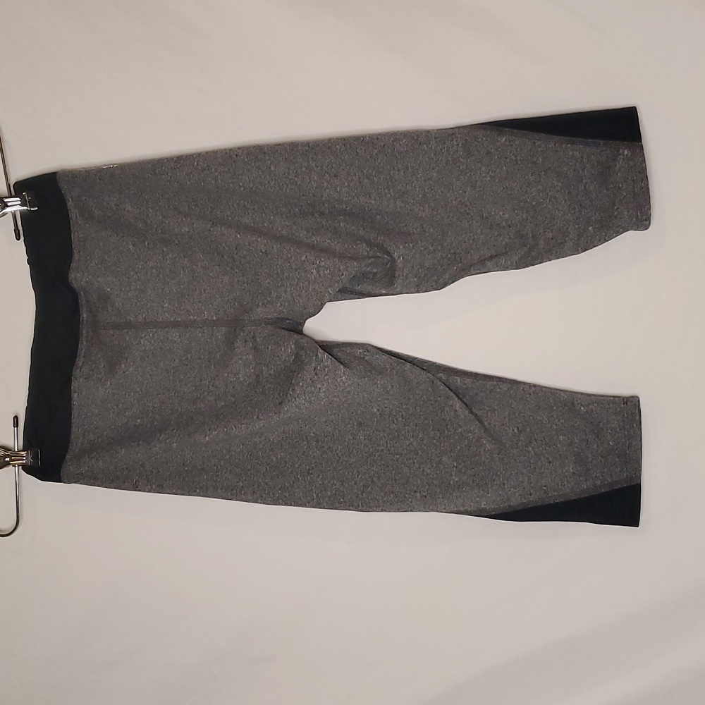 The North Face Flashdry Capri Leggings Gray Black Girls Regular Size 10-12 - Picture 2 of 10